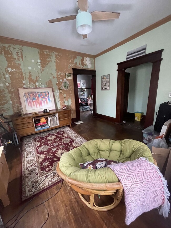 Living - 917 East 19th Street