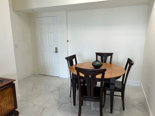 Foto del edificio - 888 Douglas Rd