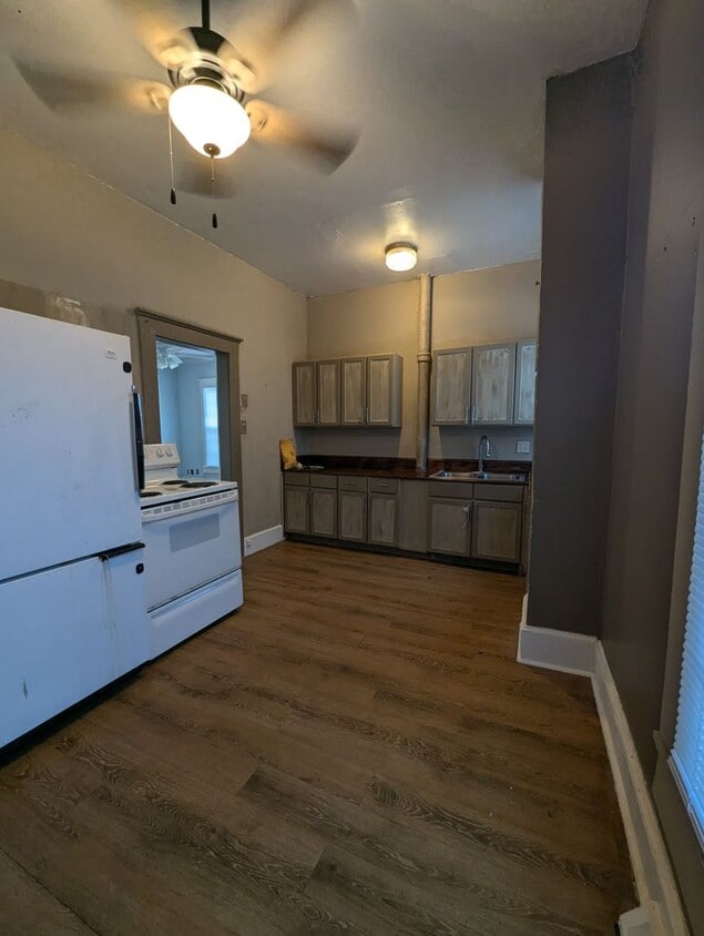 Primary Photo - Coming Soon 4 Bed, 1 Bath — Available December 15th!