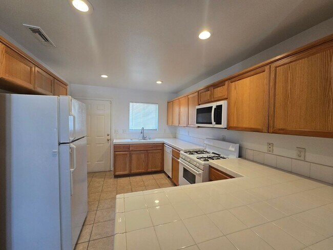 Building Photo - 9300 Holly Ave