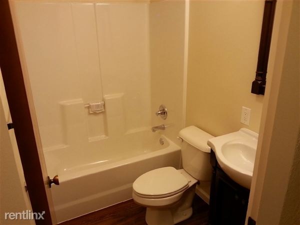 Building Photo - 121 Chevy Chase Dr