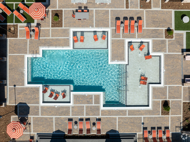 Pool - The Heights at Ridgewalk Apartments