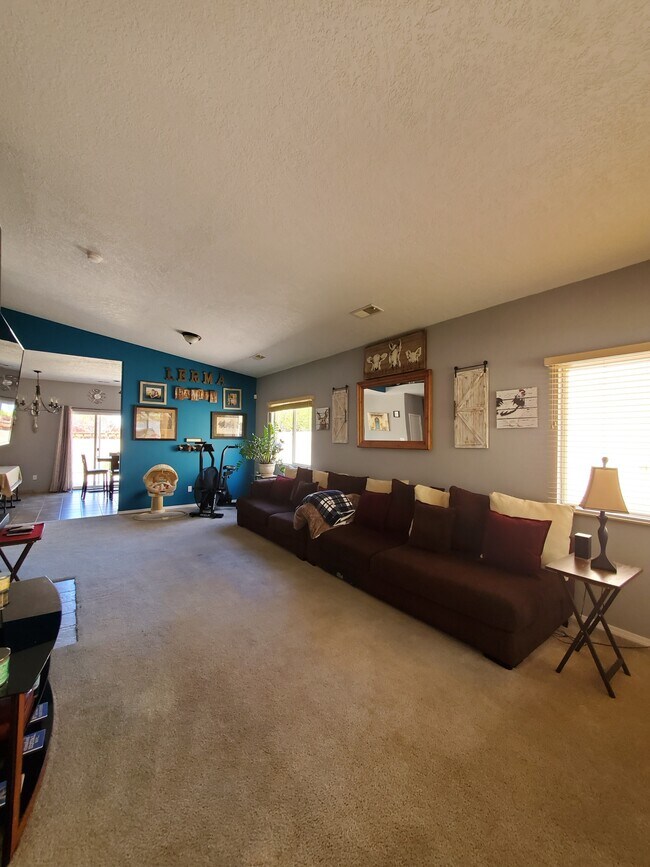 Foto del edificio - 7019 Casa Elena Dr NE