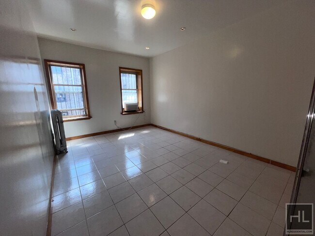 Foto del edificio - Spacious, Bright, 3 Bedroom Apt in Prospect Lefferts Gardens **Near Prospect Park