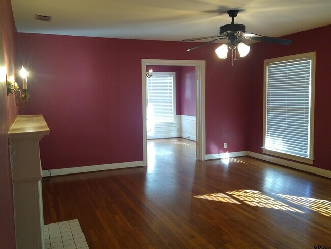 Foto del edificio - 409 Sunny Ln