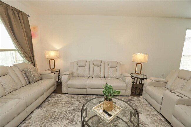 Foto del edificio - 14463 Cedar Ledge Ln