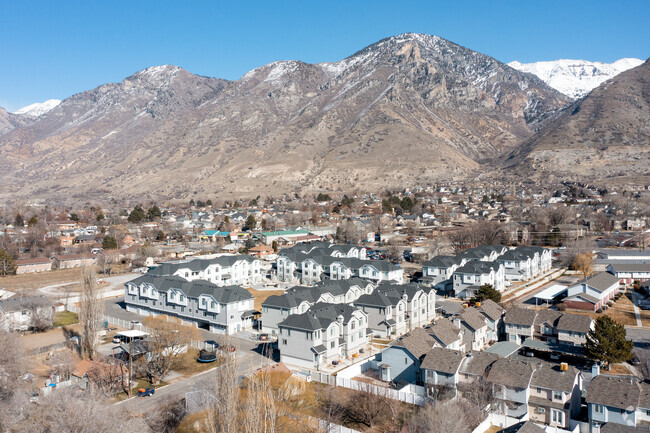 Foto del edificio - Spring Creek Townhomes