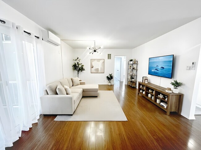 Foto del edificio - 445 E Magnolia Blvd