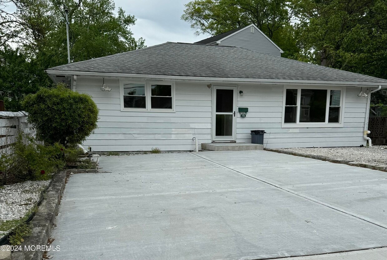 Foto principal - 106 Forest Ave