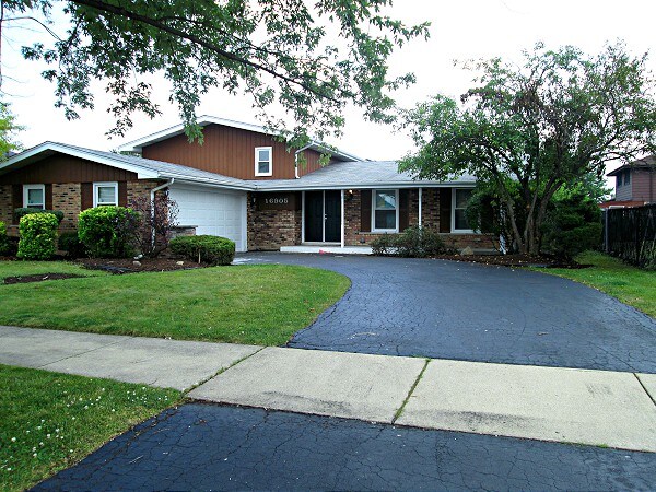 Primary Photo - 16905 Clyde Ave