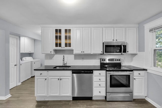 Building Photo - 245 Oakland St