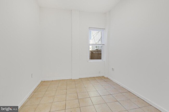 Building Photo - 1806 E Huntingdon St