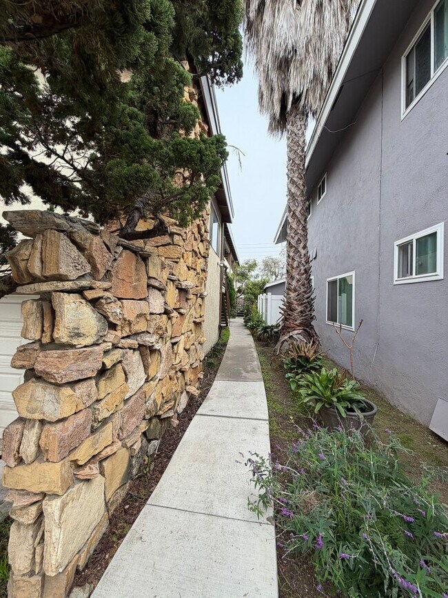 Foto del edificio - Newport Ave