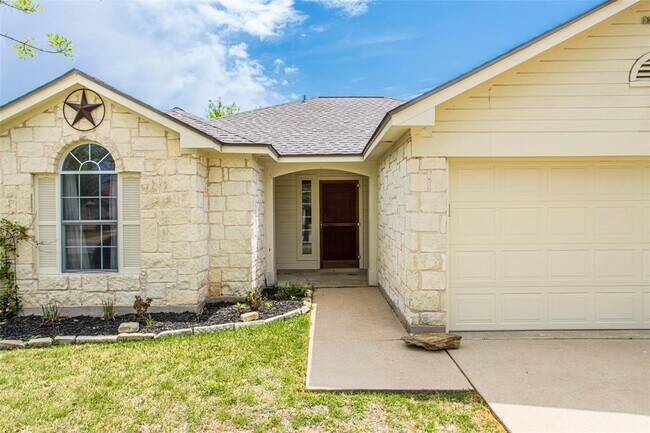 Building Photo - 814 Lantana Dr