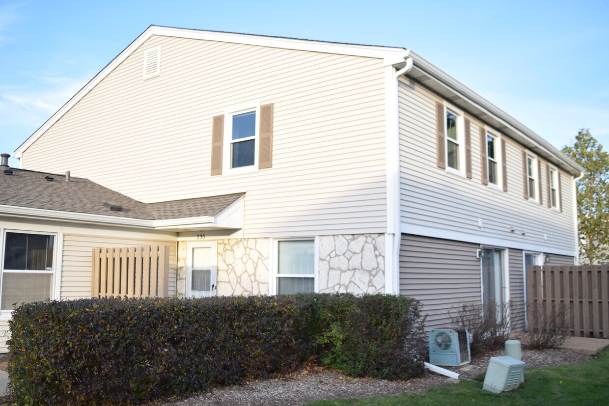 235 Nantucket Harbor Unit 235, Schaumburg, IL 60193 Room for Rent in