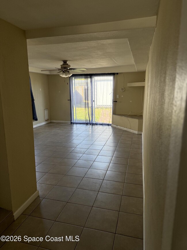 Foto del edificio - 805 Camellia Dr