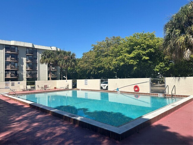 Foto del edificio - 2771 Riverside Dr