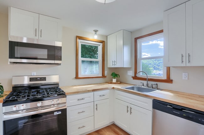 Building Photo - 1311 Midland Beaver Rd