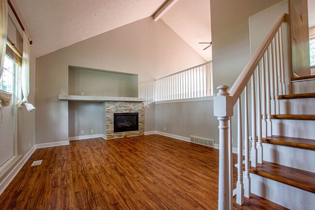 Building Photo - Tri-Level 3 Bedroom / 2 Bath Home in Papil...