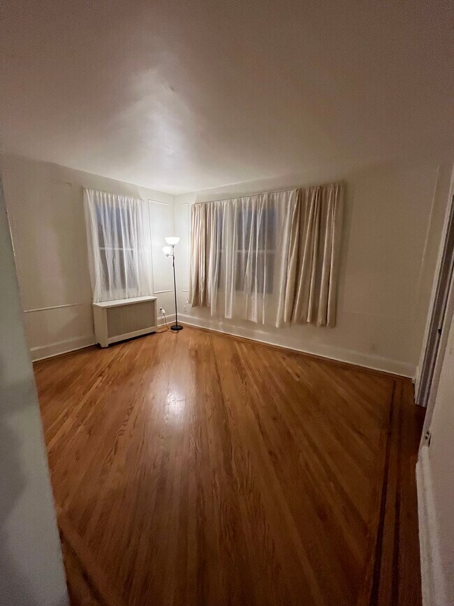 LR - 123 Hendel Ave