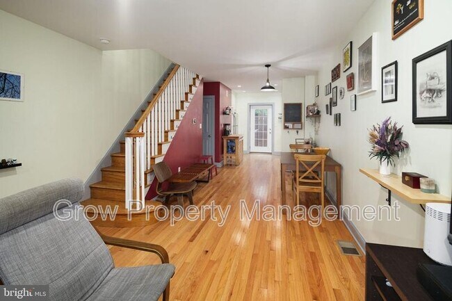 Foto del edificio - 928 Dudley St