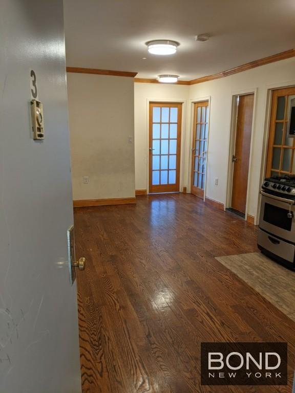 Foto del edificio - 621-623 Middle Neck Road