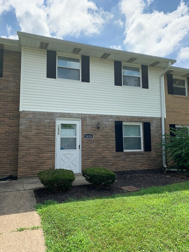 Building Photo - 1626 Williamsburg Ln E