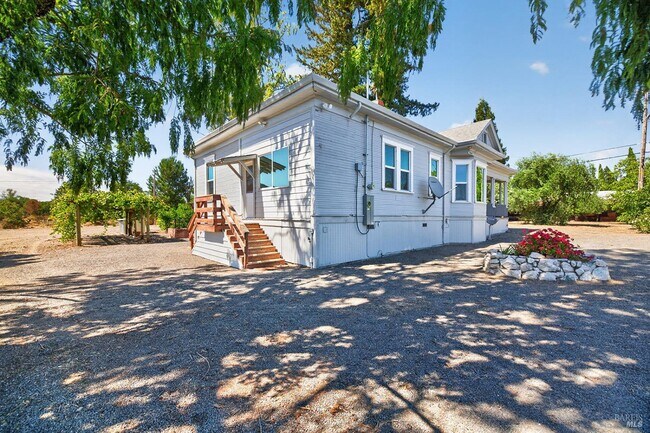 Foto del edificio - 4980 Dry Creek Rd