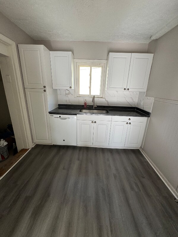 Foto principal - 8851 Hugh St