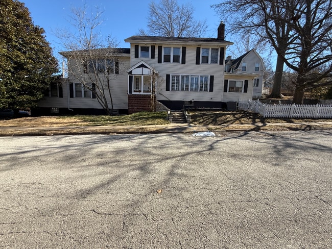 Building Photo - 2420 Simpson Ave