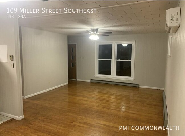 Building Photo - 3 Bedroom 2 bath with large basement.