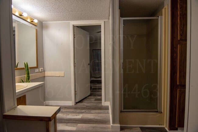 Building Photo - Charming 2 Bedroom, 1 Bath Home for Rent!