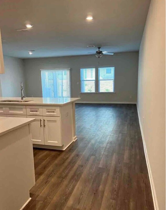 Foto del edificio - 1685 Villageside Ct