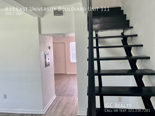 Building Photo - 2 bedroom RENT SPECIALS!