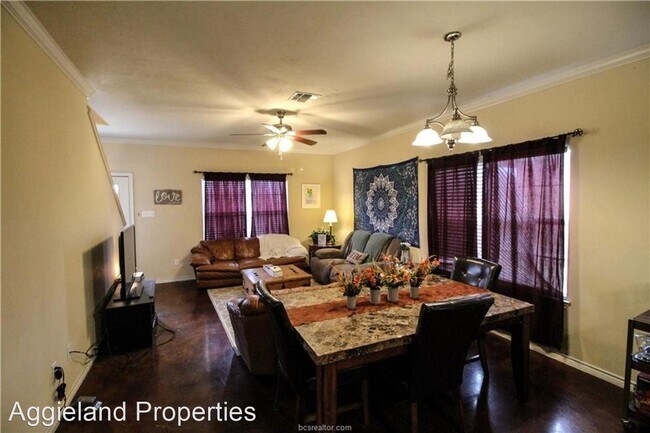 Foto del edificio - 4 br, 3 bath House - 6907 Appomattox Dr