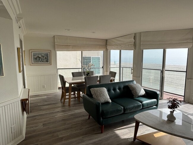 Building Photo - Remodelled Two Bedroom Condo with Ocean Views for Days!