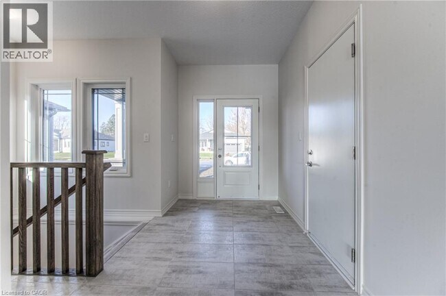 Building Photo - 135 Ellen St