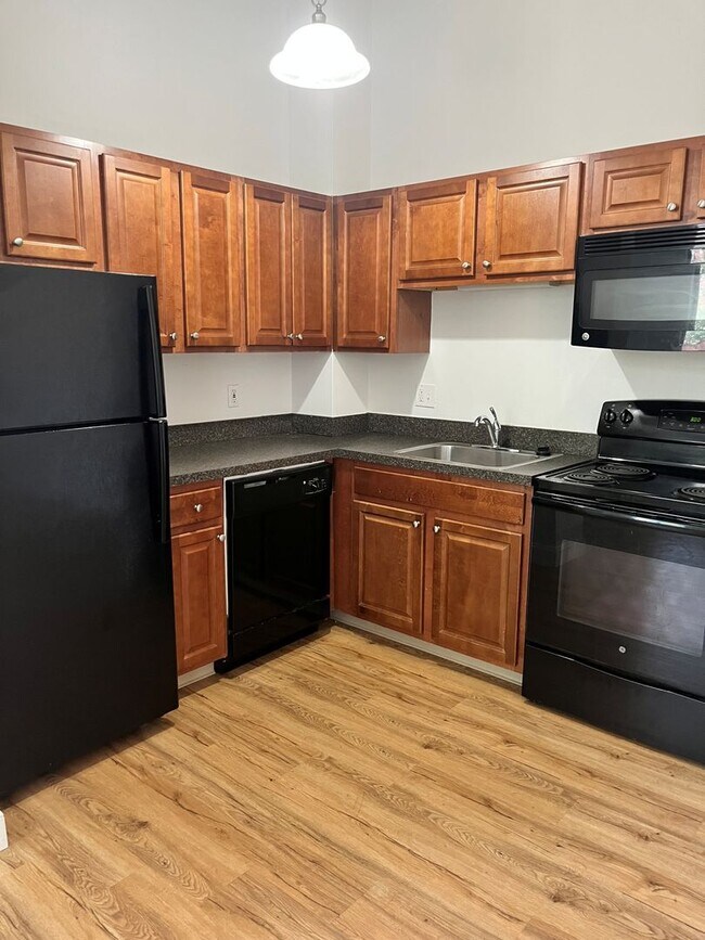 Building Photo - Leasing Agent