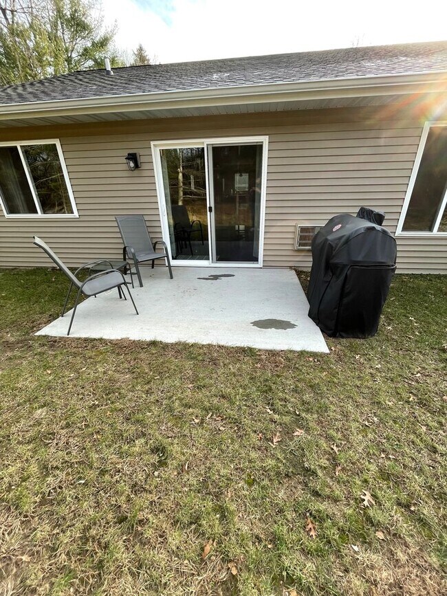 Foto del edificio - 122-124 Hickory Lane