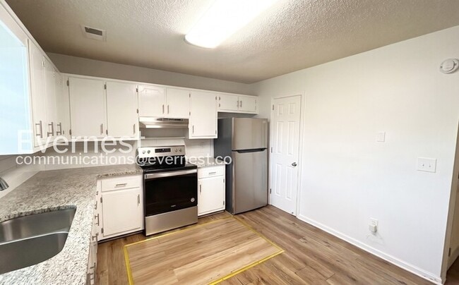 Building Photo - 2163 Cheshire Dr