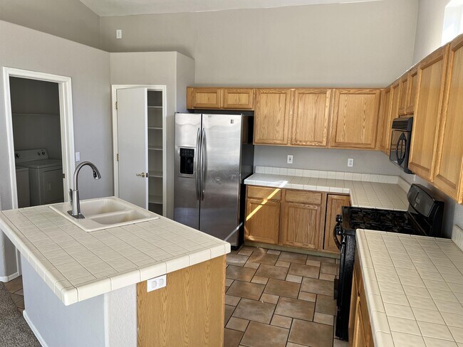 Foto del edificio - 8976 N Upper Bluffs Dr