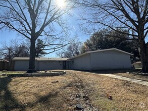 Building Photo - 821 Laroche St