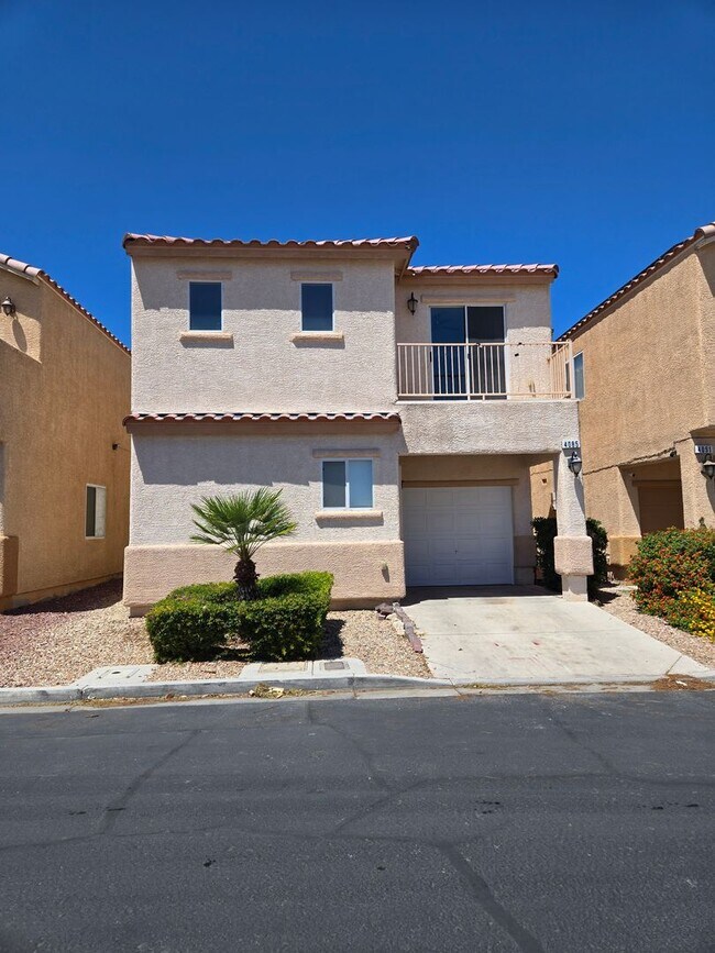 Foto del edificio - A Fabulous 3 Bed, 2.5 Bath, 2 Story Home W...
