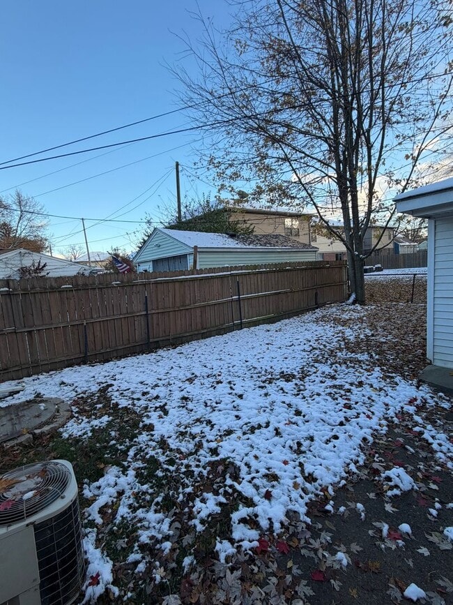 Building Photo - Charming Home in St. Clair Shores - PHOTOS COMING SOON