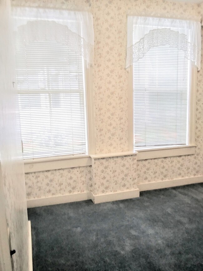 Bedroom with walk-in closet - 78 Milk St