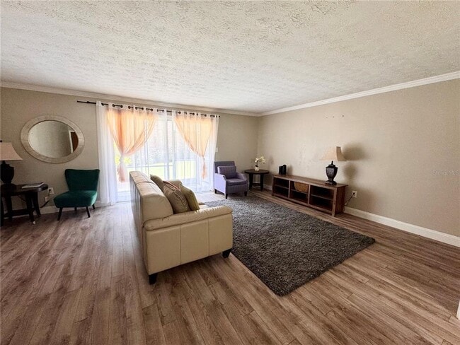 Foto del edificio - 4318 Lake Underhill Rd