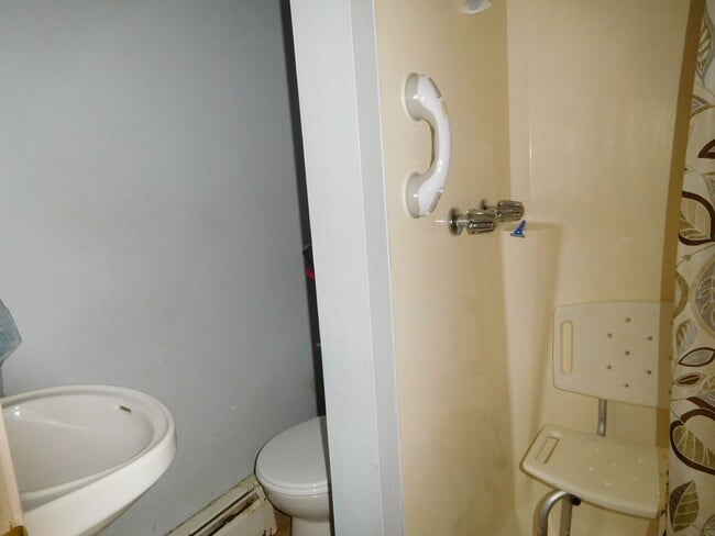Building Photo - Baileys Resort Hampton NH Studio Apartment...