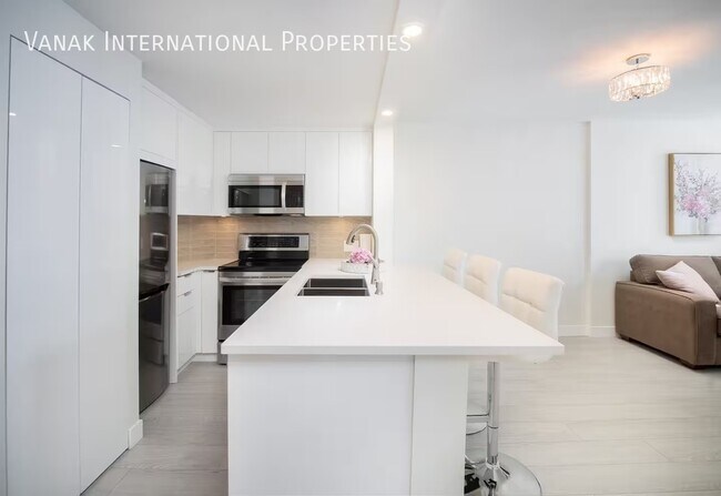 Building Photo - Modern 1BR Furnished Condo in Coal Harbour