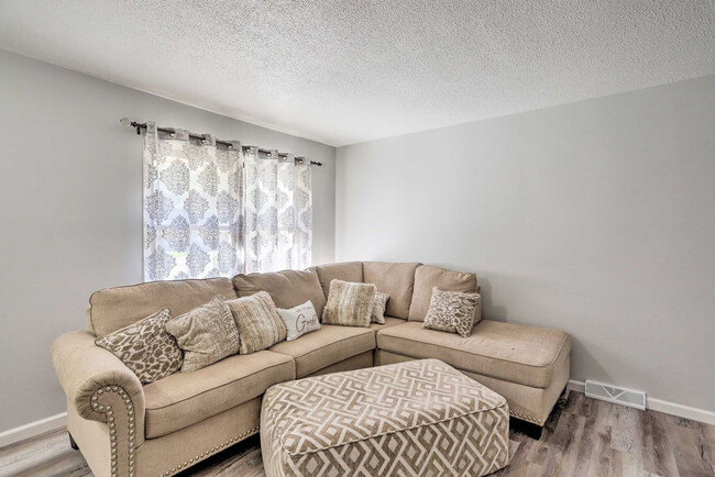 Foto del edificio - 6834 Woodmeadow Dr