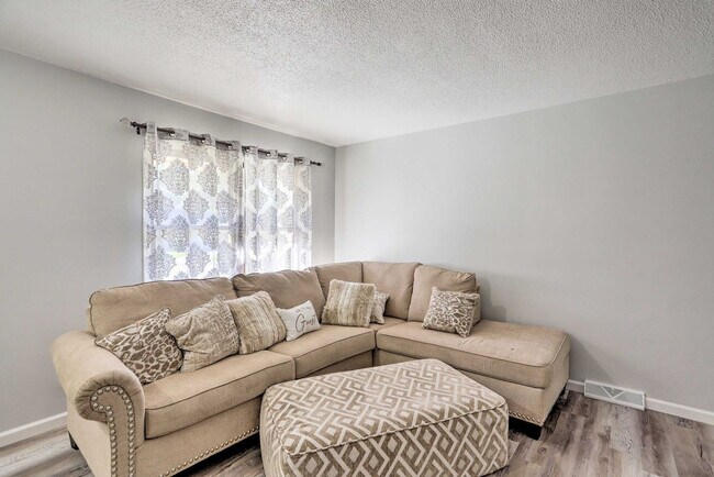 Foto del edificio - 6834 Woodmeadow Dr